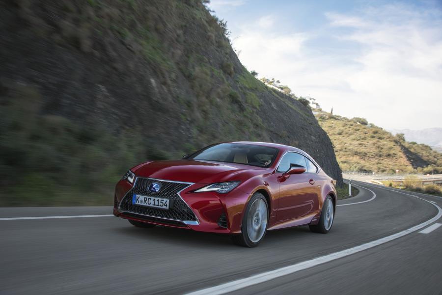  Lexus RC300h 2018 года  (WW) (фото 29 из 139)
